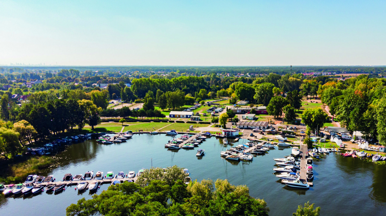 Port Pilawa nad Zalewem Zegrzyńskim z lotu ptaka